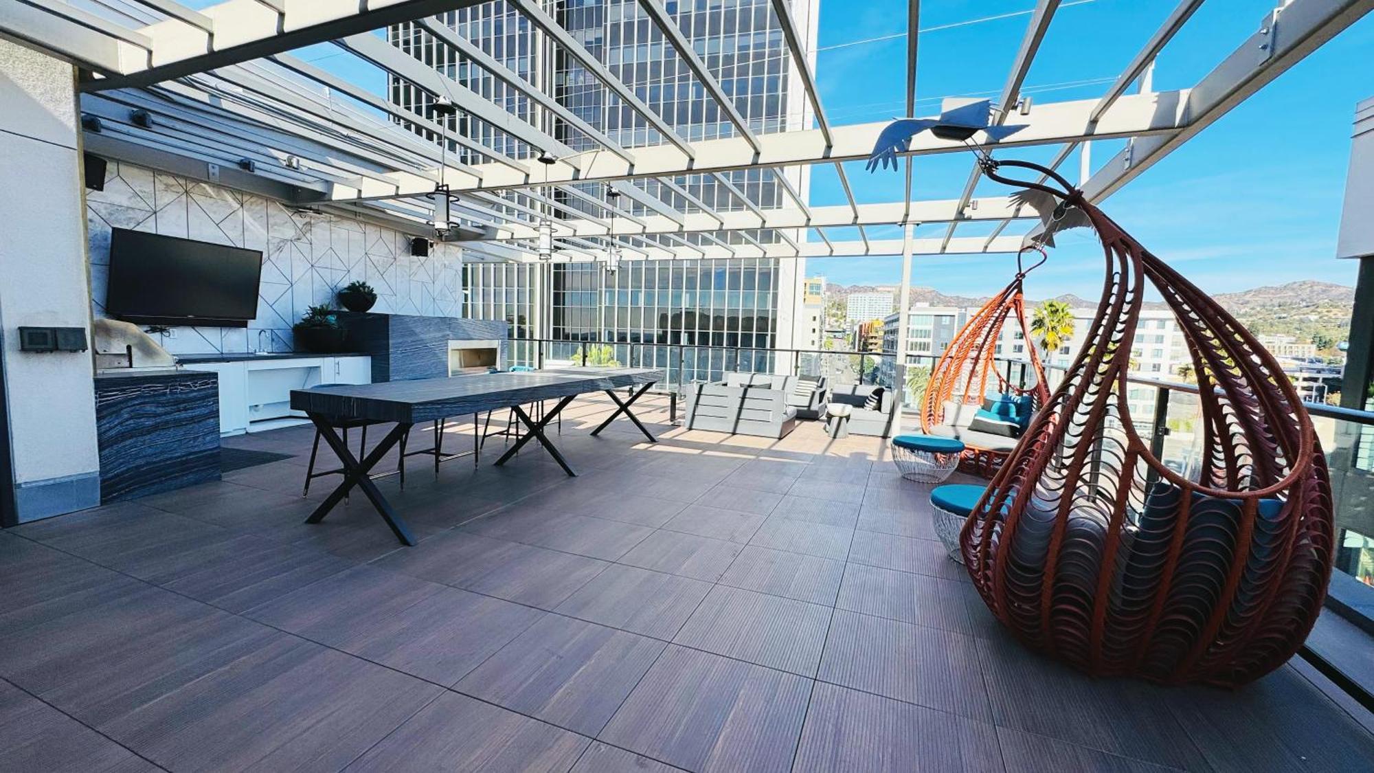 Hollywood Sunset Retreat - Free Parking Apartment *